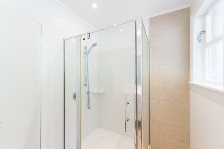 Photo of property in 231 Whites Line East, Waiwhetu, Lower Hutt, 5010