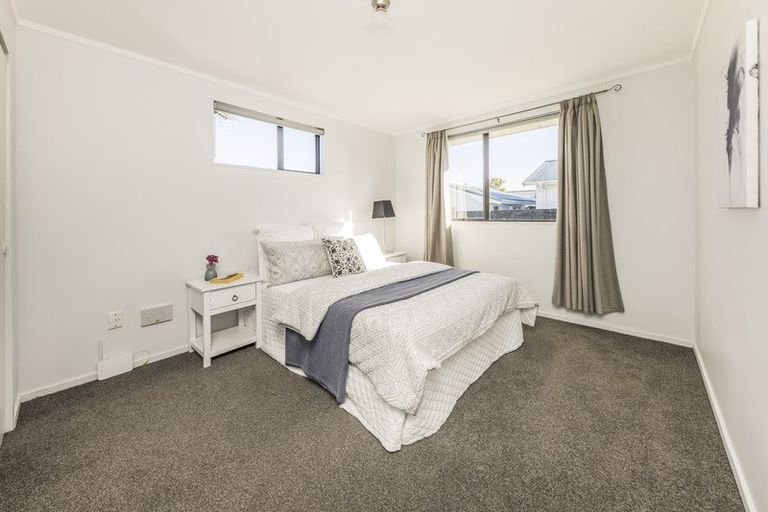 Photo of property in 2/35 Hill Crescent, Papakura, 2110
