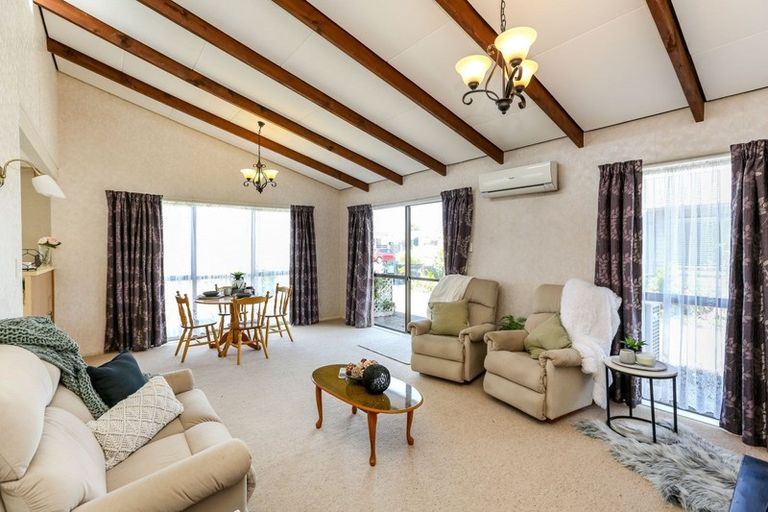 Photo of property in 2/13 Karamu Street, Strandon, New Plymouth, 4312