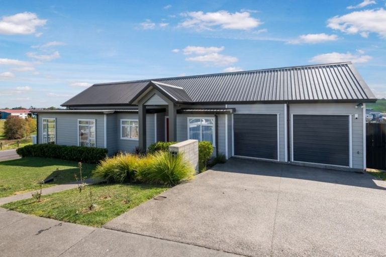 Photo of property in 8 Ridge View Crescent, Pukekohe, 2120