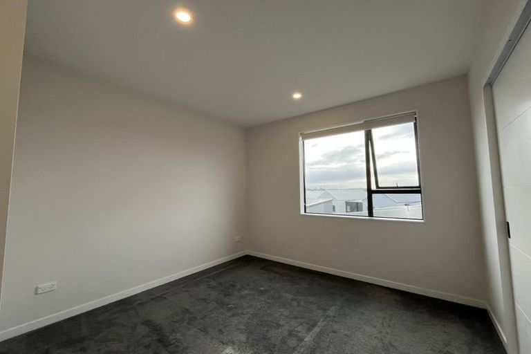 Photo of property in 22 Puihi Crescent, Massey, Auckland, 0614