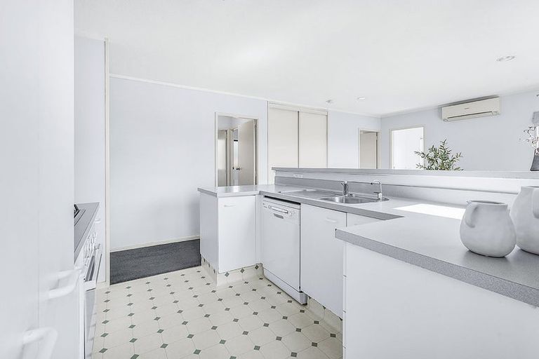 Photo of property in 5 Admiral Crescent, Flagstaff, Hamilton, 3210