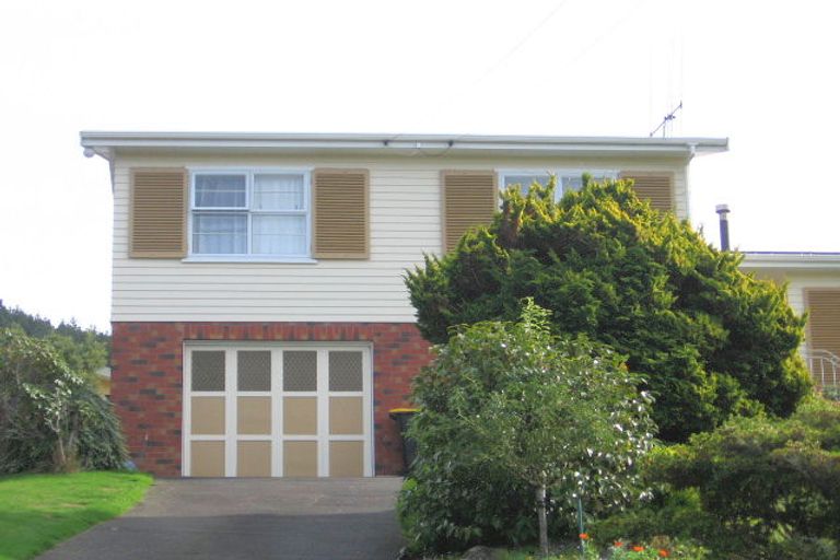 Photo of property in 92 Larsen Crescent, Tawa, Wellington, 5028