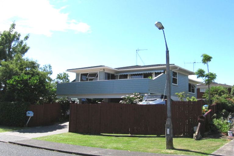 Photo of property in 14 Uppingham Crescent, Hillcrest, Auckland, 0627