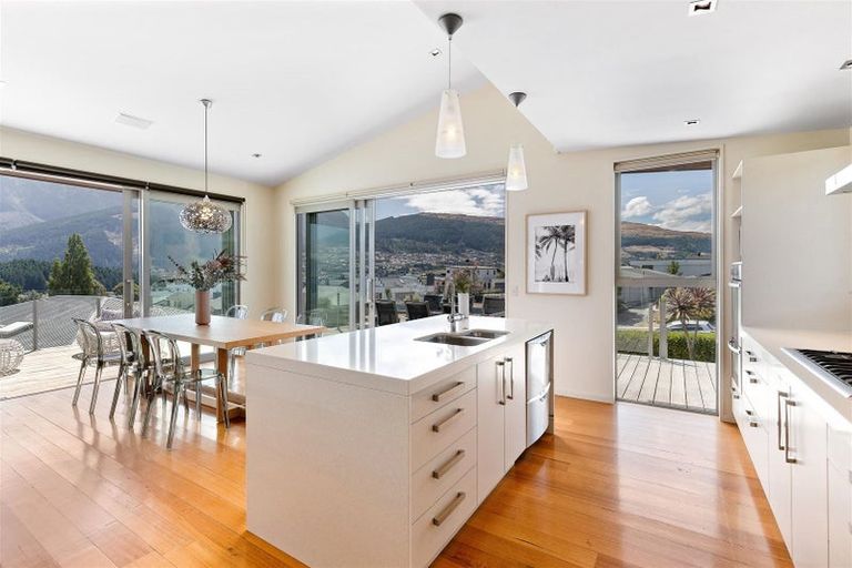 Photo of property in 17 Poplar Drive, Kelvin Heights, Queenstown, 9300