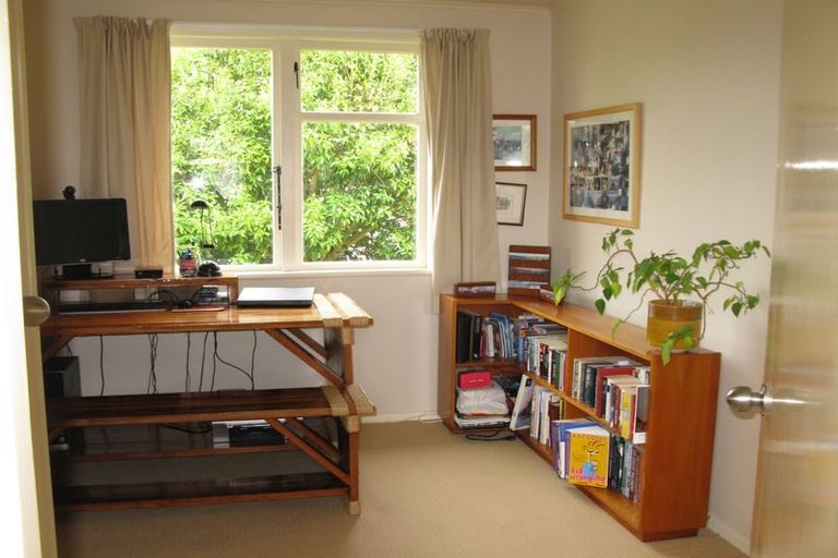 Photo of property in 82 Arimu Road, Papakura, 2110