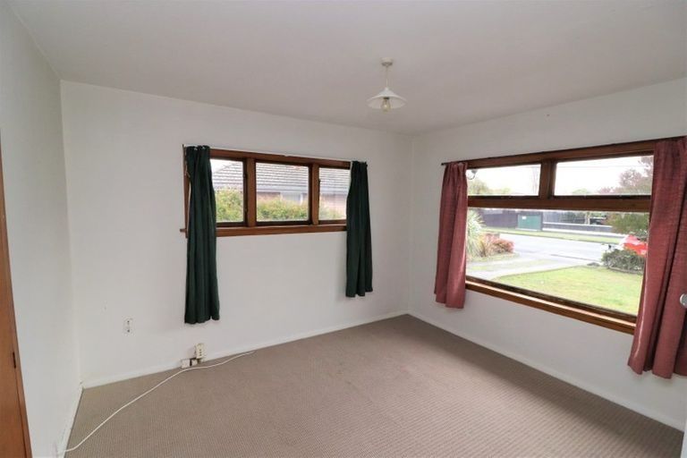 Photo of property in 10 Ontario Place, Wainoni, Christchurch, 8061