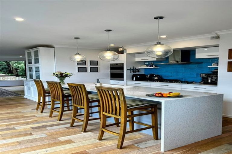 Photo of property in 8 The Track, Plimmerton, Porirua, 5026