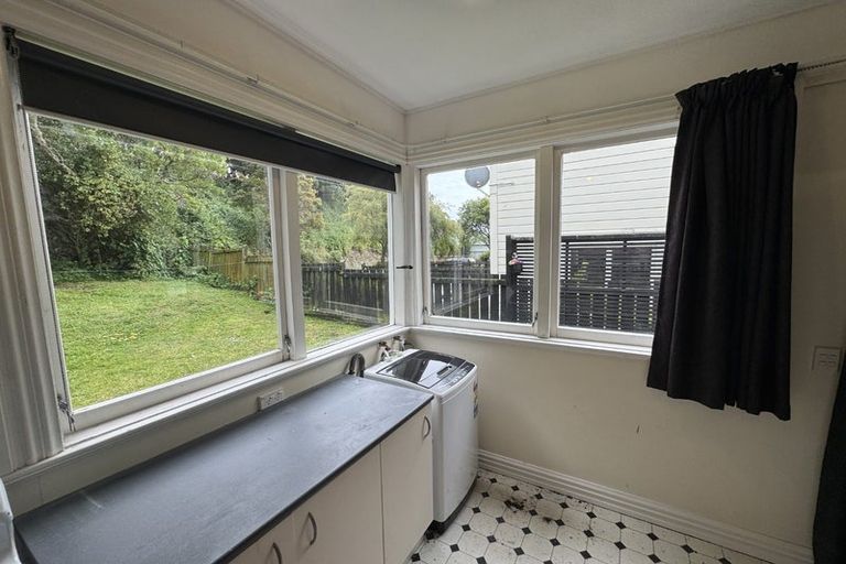 Photo of property in 2a Russell Terrace, Newtown, Wellington, 6021