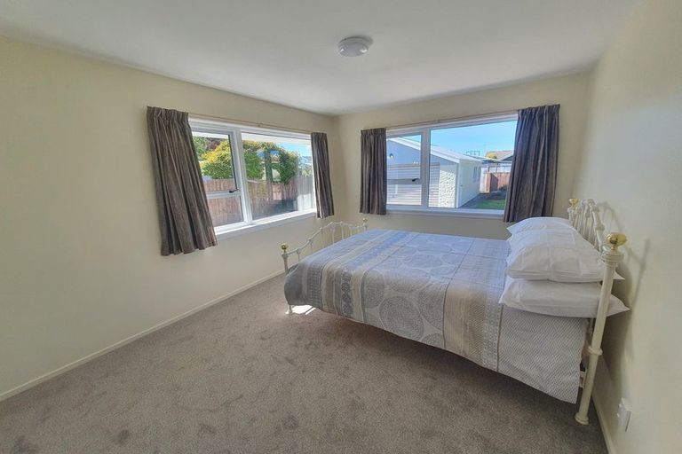 Photo of property in 150 Queenspark Drive, Parklands, Christchurch, 8083