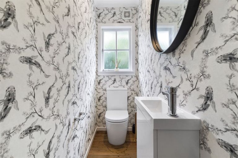 Photo of property in 5 Page Point, Mellons Bay, Auckland, 2014