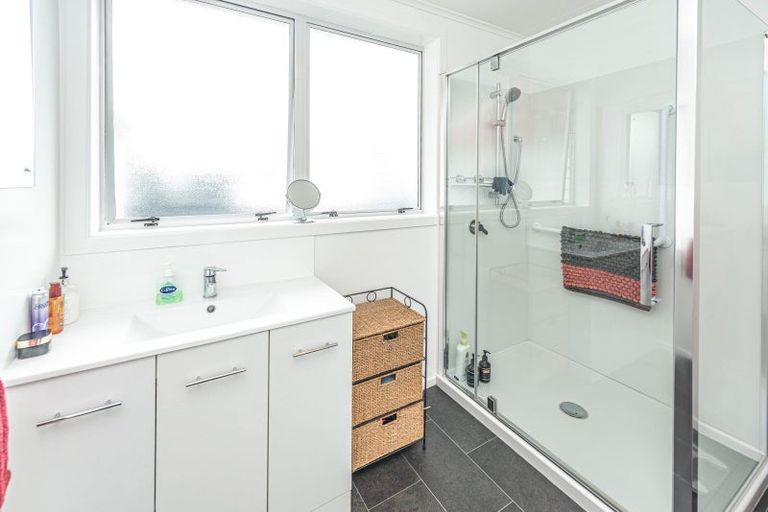 Photo of property in 18 Suther Street, Waverley, 4510