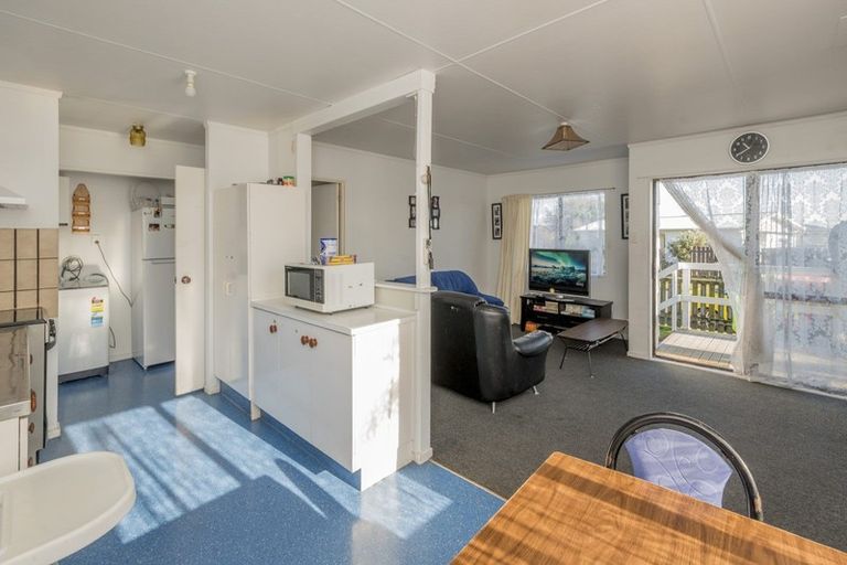 Photo of property in 15 Solway Street, Levin, 5510