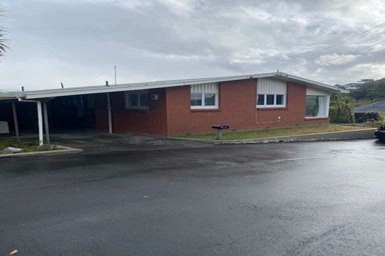 Photo of property in 4 Hallewell Crescent, Johnsonville, Wellington, 6037
