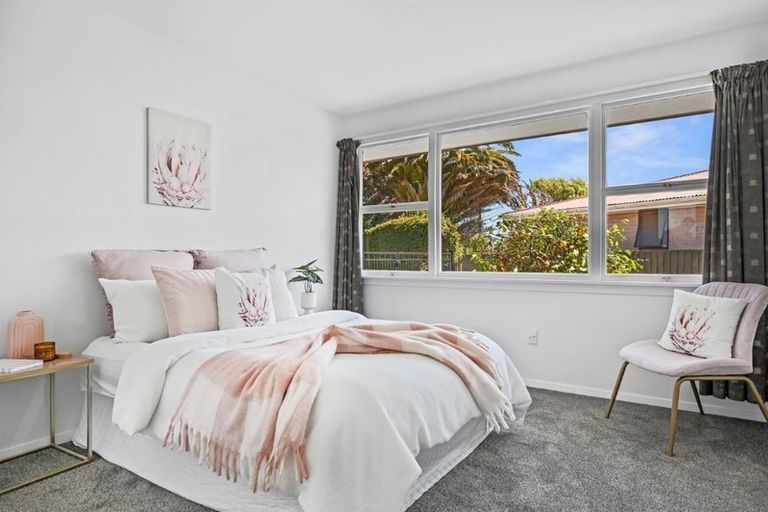 Photo of property in 10 Chedworth Avenue, Bishopdale, Christchurch, 8053