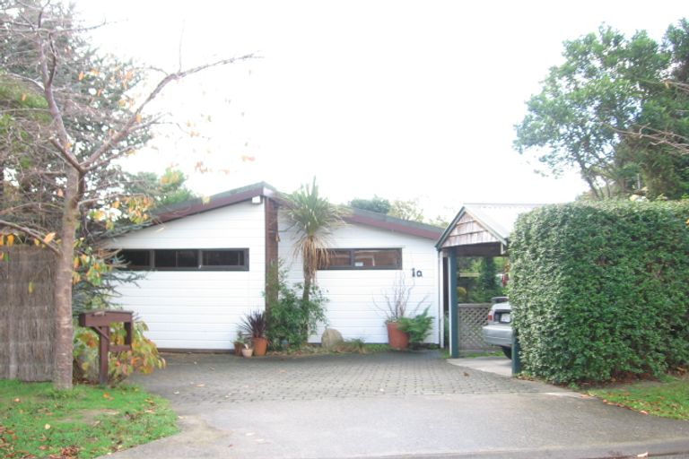 Photo of property in 1a Karaka Grove, Waikanae, 5036