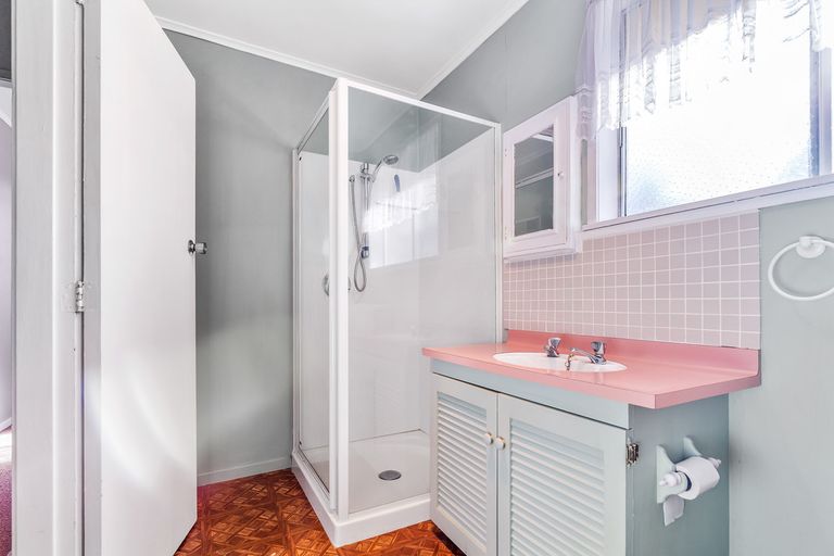 Photo of property in 24 Cochrane Street, Fairy Springs, Rotorua, 3015