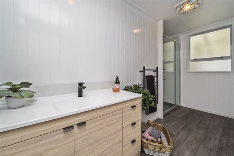 Photo of property in 36 Tawhiti Road, Hawera, 4610