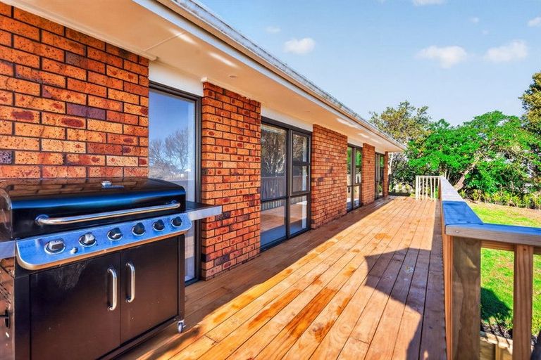 Photo of property in 53 Goodwood Drive, Goodwood Heights, Auckland, 2105