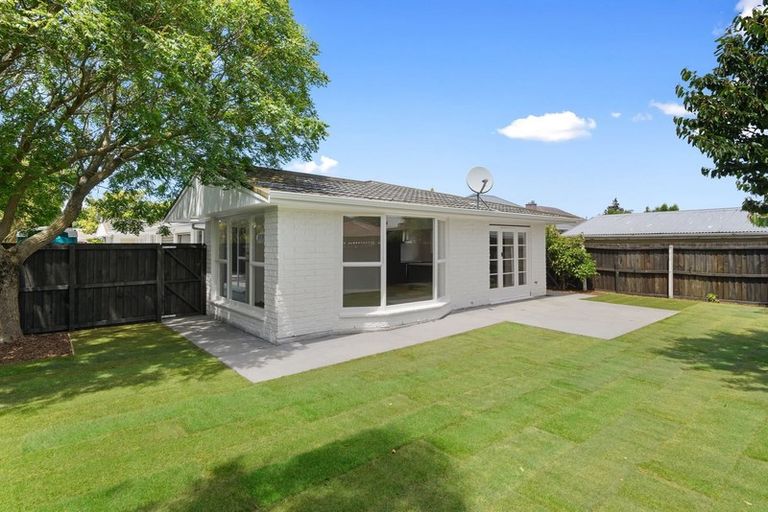 Photo of property in 2/225 Greers Road, Bryndwr, Christchurch, 8053