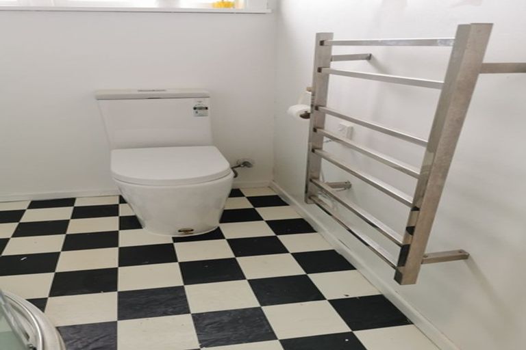 Photo of property in 323 Oxford Terrace, Avalon, Lower Hutt, 5011