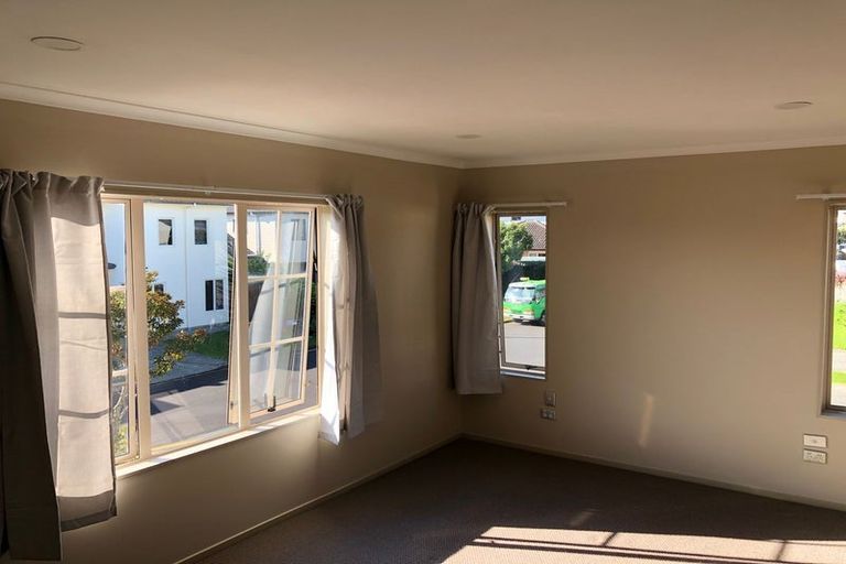 Photo of property in 5 Bezar Place, Flat Bush, Auckland, 2016