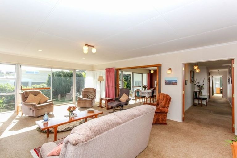 Photo of property in 5 Renown Place, Spotswood, New Plymouth, 4310