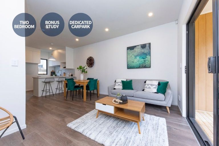Photo of property in 25 Morihana Close, Glen Eden, 0602