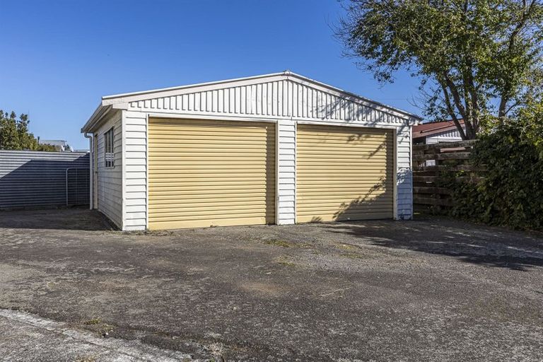 Photo of property in 16 Dunk Place, Milson, Palmerston North, 4414