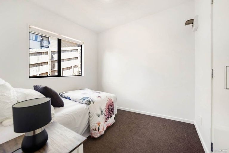 Photo of property in 1/183 Rangatira Road, Beach Haven, Auckland, 0626