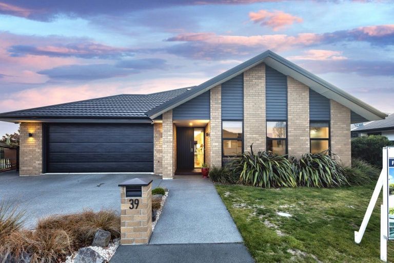 Photo of property in 39 Te Whenu Crescent, Marshland, Christchurch, 8083