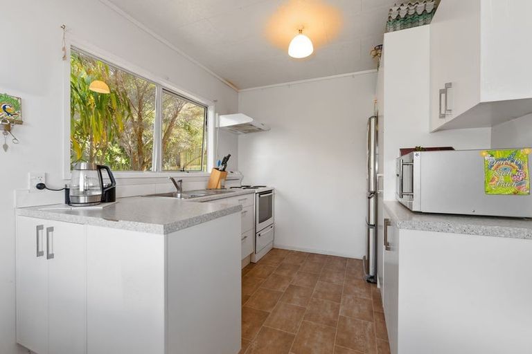 Photo of property in 5 Edgware Road, West Harbour, Auckland, 0618