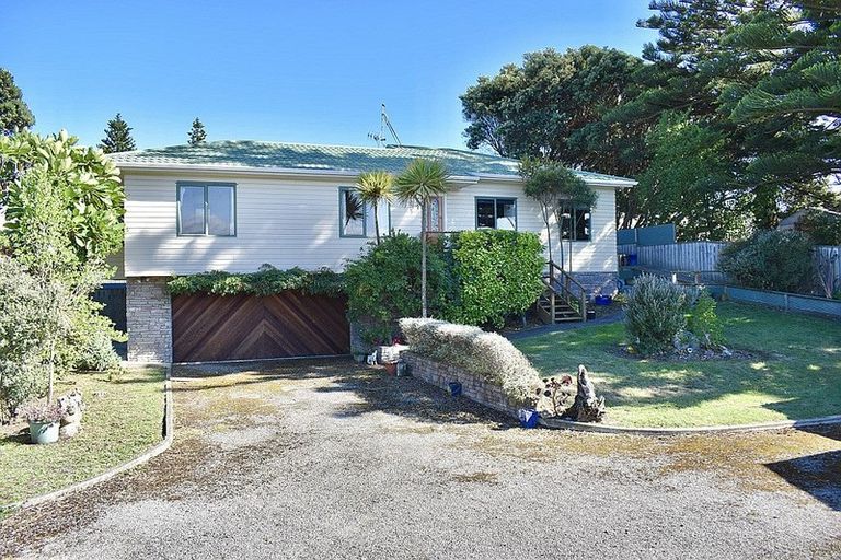 Photo of property in 71 Moana Street, Otaki Beach, Otaki, 5512