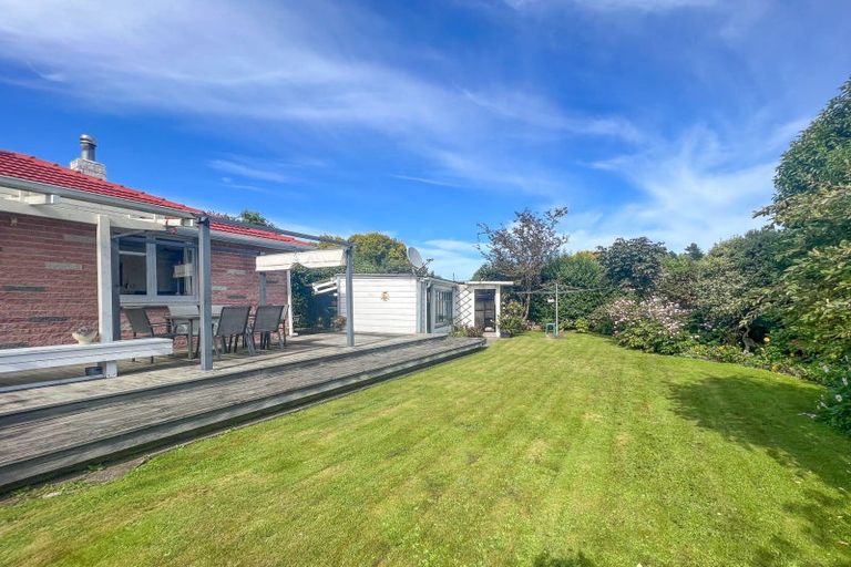 Photo of property in 1 Hughan Place, Carterton, 5713