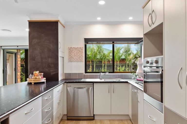 Photo of property in 7 Wroxton Place, Waiuku, 2123