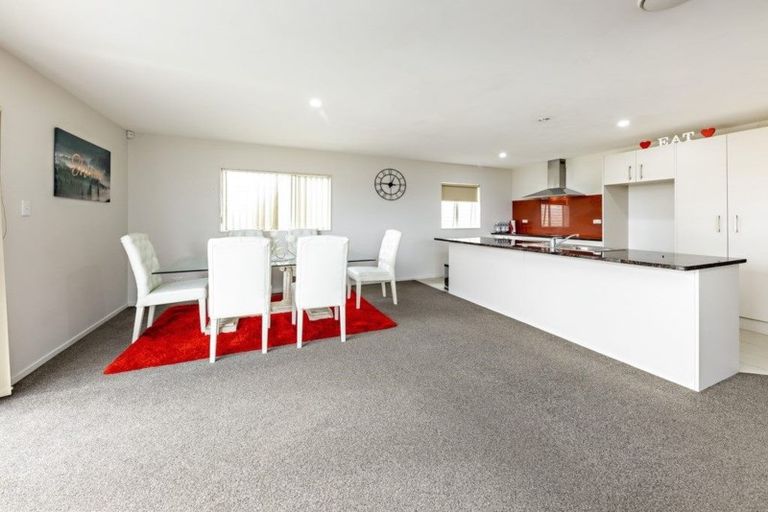 Photo of property in 30 Popokatea Drive, Takanini, 2112