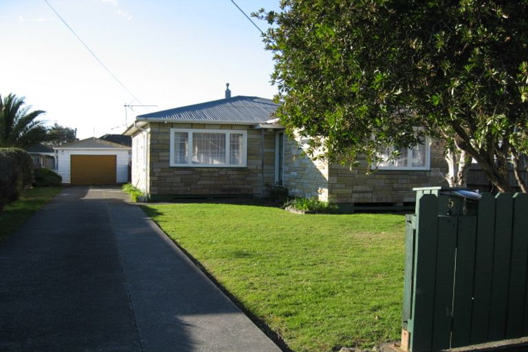Photo of property in 5 Petrie Street, Wainuiomata, Lower Hutt, 5014