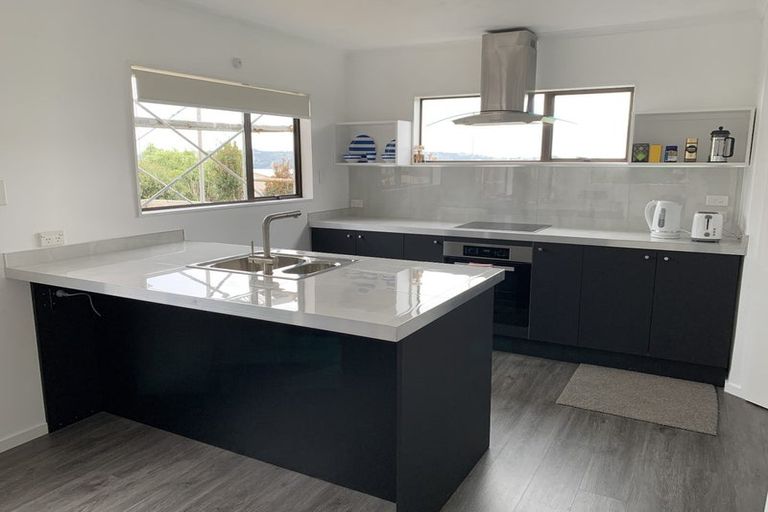 Photo of property in 23a Melandra Road, Stanmore Bay, Whangaparaoa, 0932