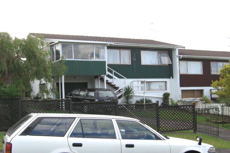 Photo of property in 1/2 Forsythe Place, Massey, Auckland, 0614