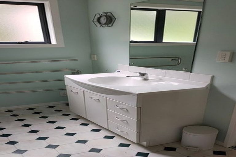 Photo of property in 295 Main Road, Tawa, Wellington, 5028