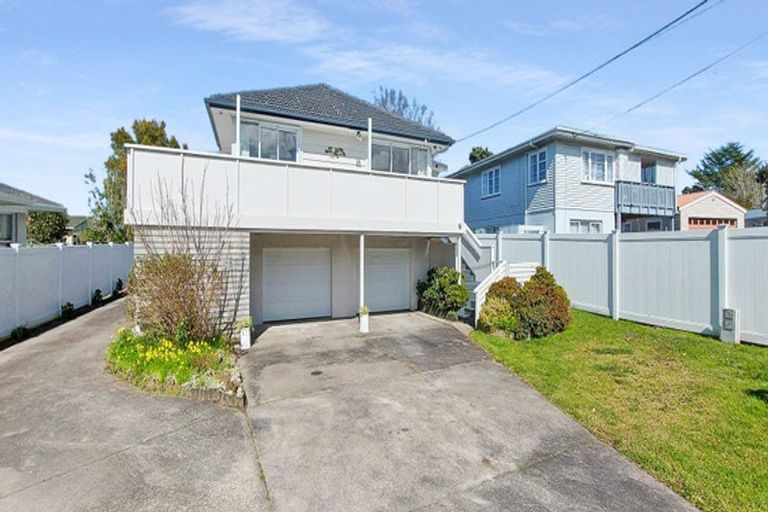 Photo of property in 31 Covil Avenue, Te Atatu South, Auckland, 0610
