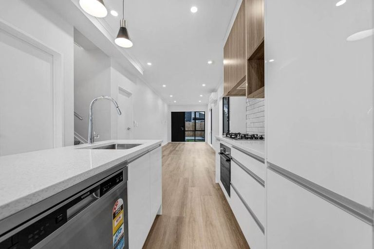 Photo of property in 27e Watson Place, Papatoetoe, Auckland, 2025