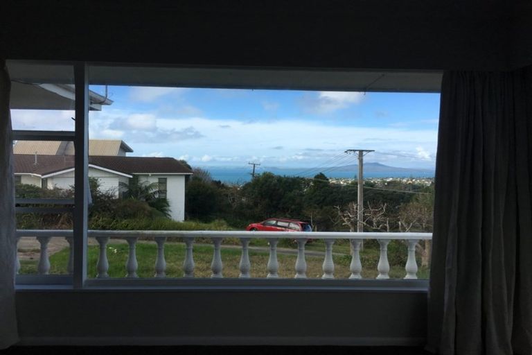 Photo of property in 459 East Coast Road, Murrays Bay, Auckland, 0630