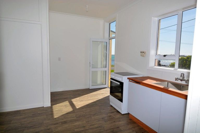 Photo of property in 252 Marine Parade, Bluff, 9814