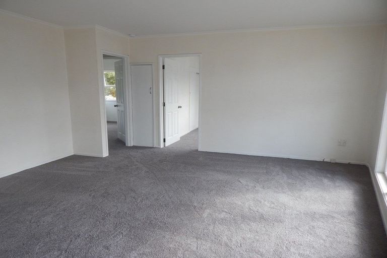 Photo of property in 2/124 Te Atatu Road, Te Atatu South, Auckland, 0610