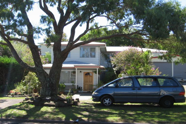 Photo of property in 14 St Catherine Crescent, West Harbour, Auckland, 0618