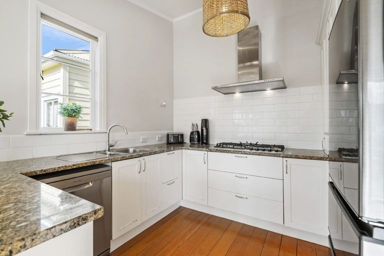 Photo of property in 112 Calliope Road, Stanley Point, Auckland, 0624