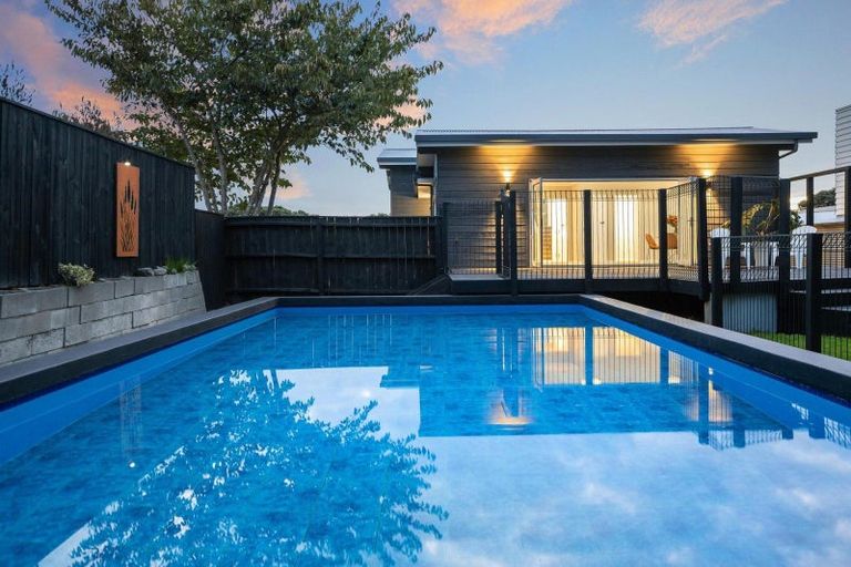 Photo of property in 16 Manly Street, Paraparaumu Beach, Paraparaumu, 5032