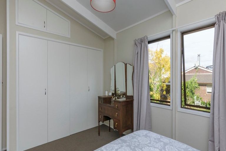Photo of property in 18a Alberta Street, Point Chevalier, Auckland, 1022