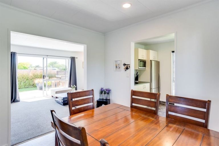 Photo of property in 28 Tait Drive, Greenmeadows, Napier, 4112